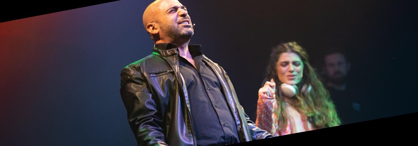 Alex e gli altri protagonisti in scena
